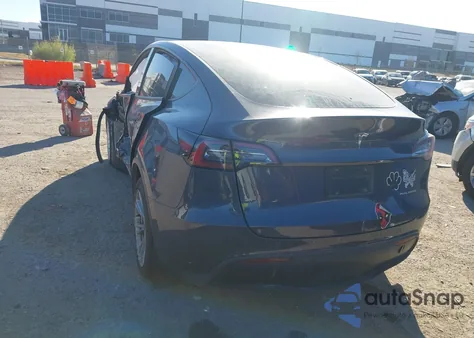 2023 Tesla Model Y Awd/Long Range Dual Motor All-Wheel Drive z USA, uszkodzony, nr VIN 7SAYGDEE6PA061617